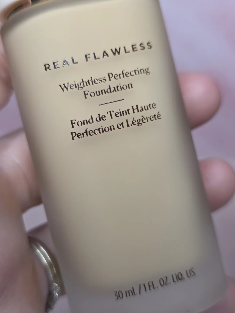 laura mercier Real Flawless Weightless Perfecting Foundation — Cashmere (1W1)